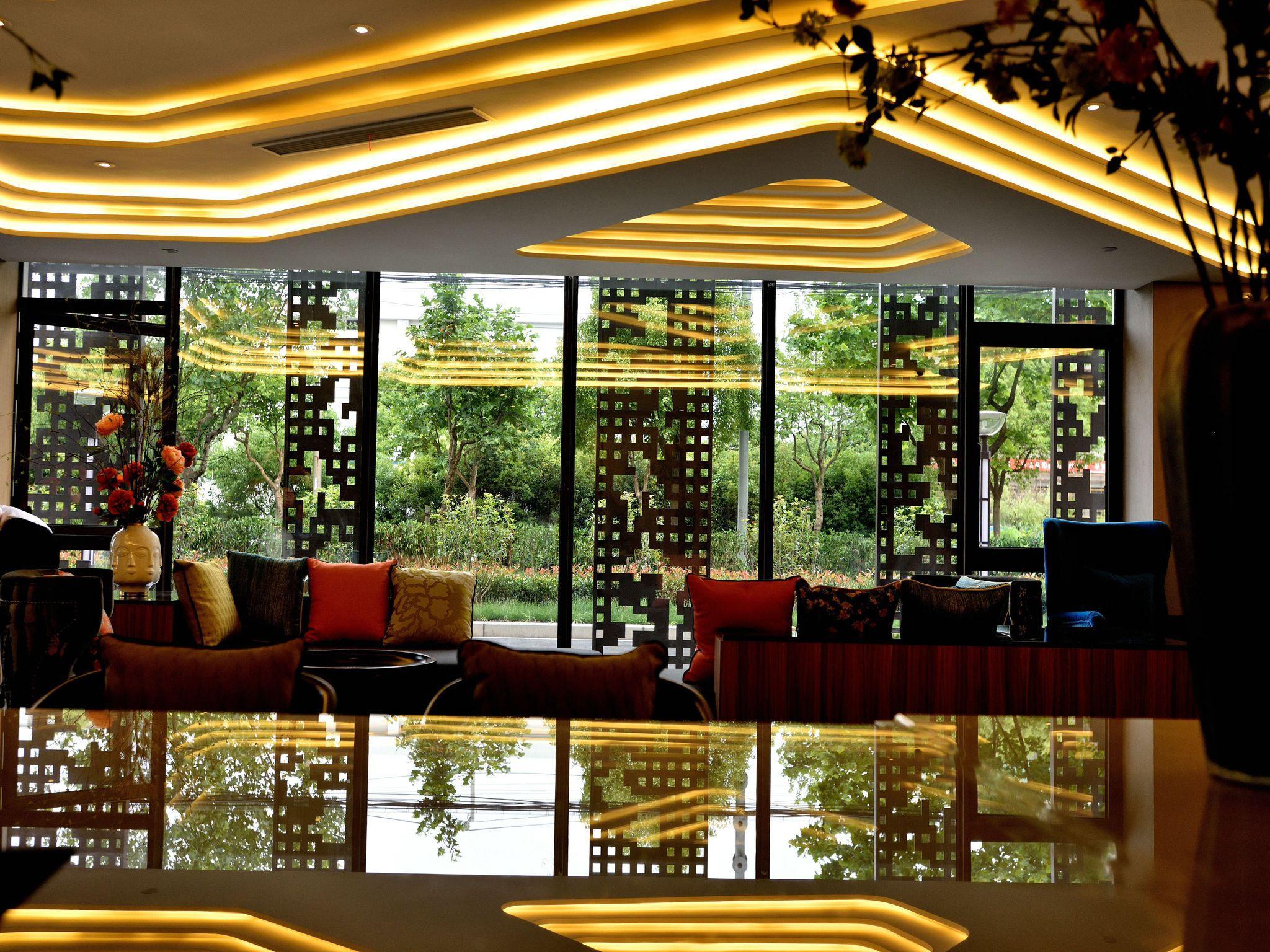 Shanghai-Deco Hotel-Free Shuttle Bus To Pudong Airport And Disneyland Exteriör bild