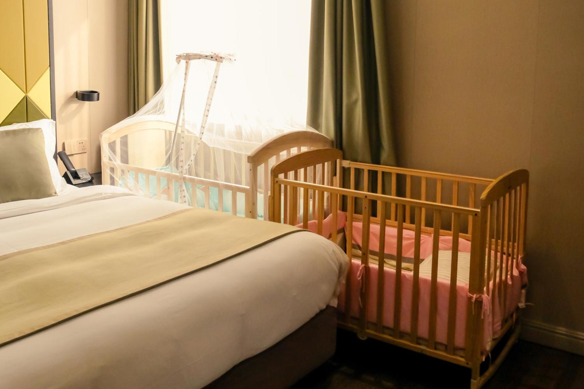 Shanghai-Deco Hotel-Free Shuttle Bus To Pudong Airport And Disneyland Exteriör bild