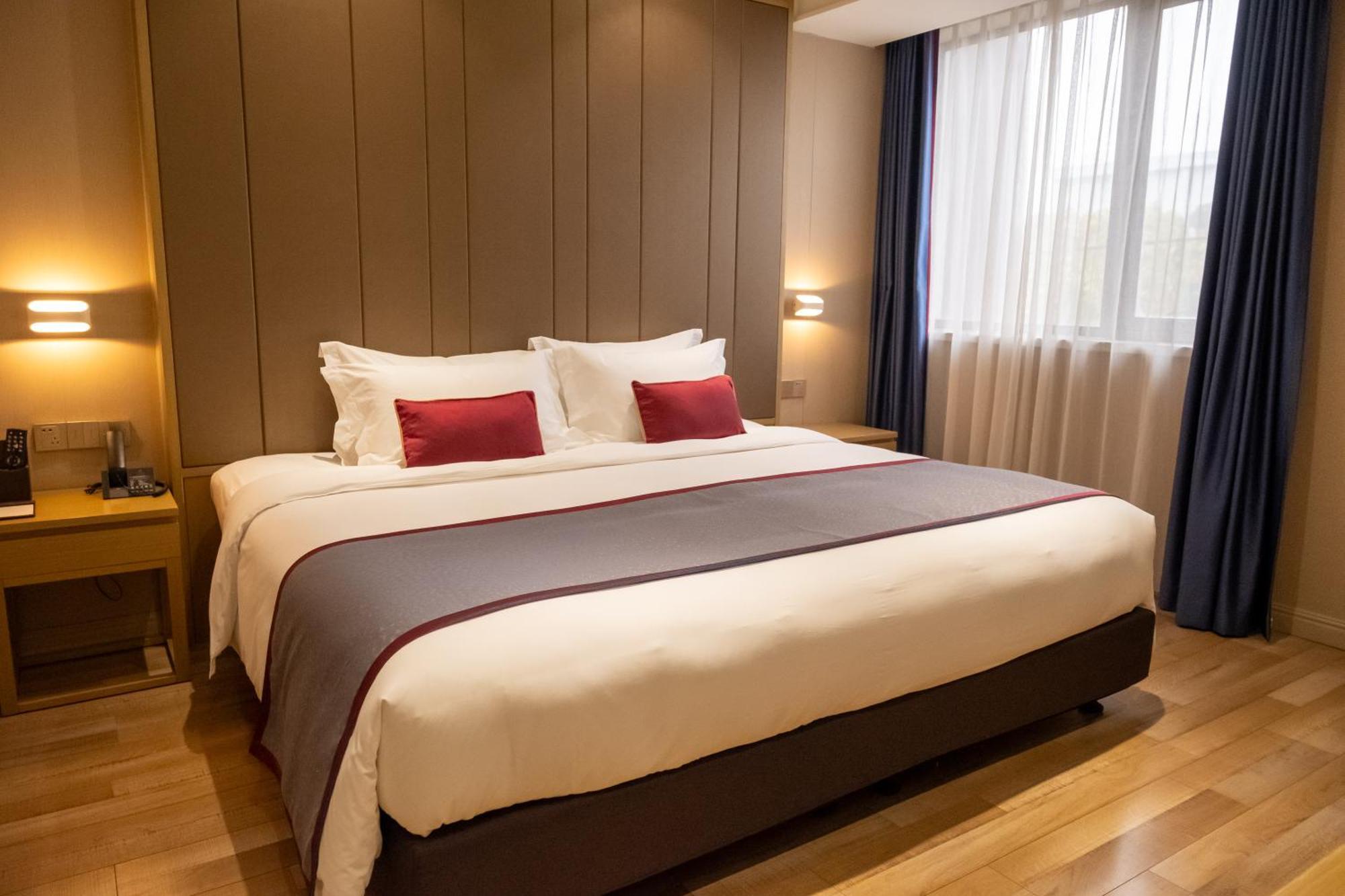 Shanghai-Deco Hotel-Free Shuttle Bus To Pudong Airport And Disneyland Exteriör bild