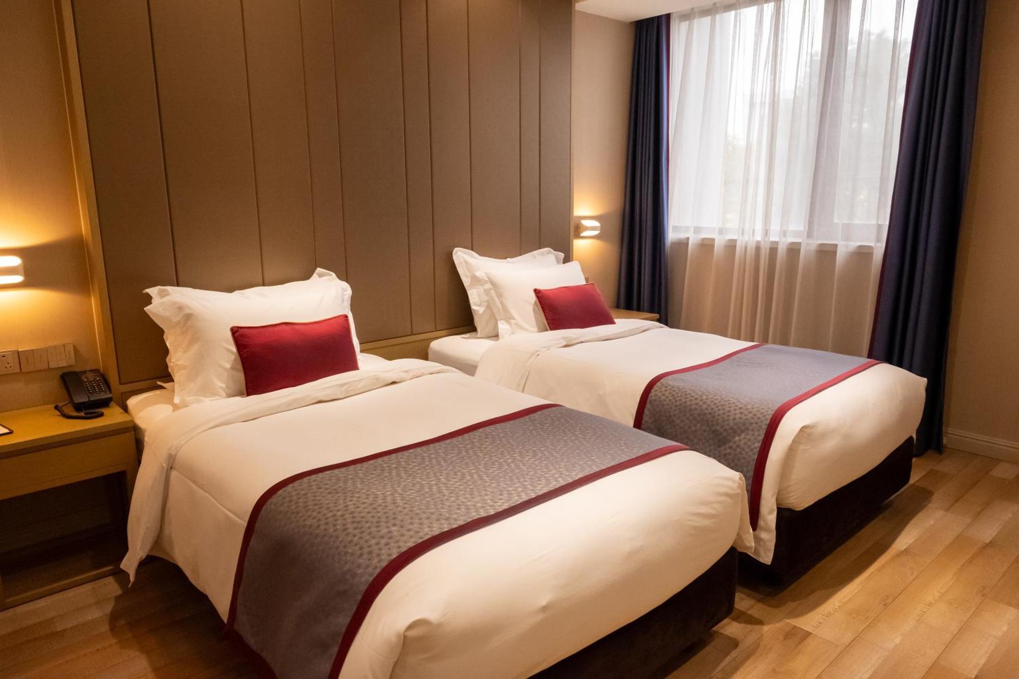Shanghai-Deco Hotel-Free Shuttle Bus To Pudong Airport And Disneyland Exteriör bild