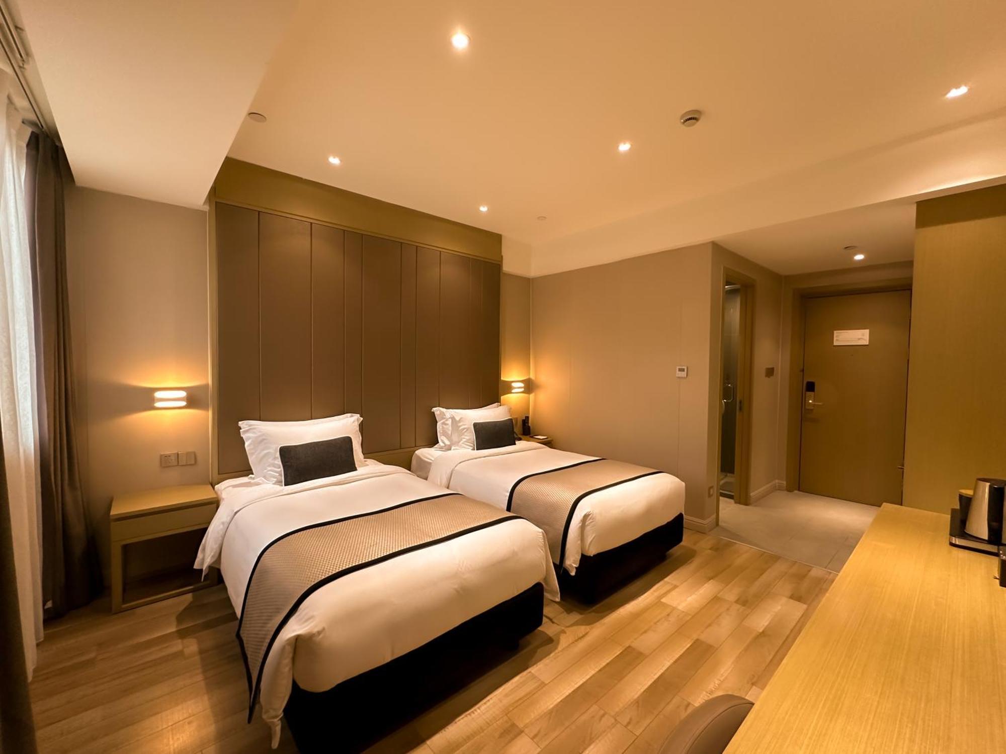 Shanghai-Deco Hotel-Free Shuttle Bus To Pudong Airport And Disneyland Exteriör bild