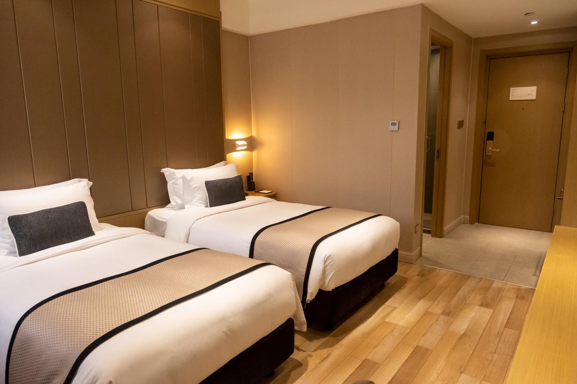 Shanghai-Deco Hotel-Free Shuttle Bus To Pudong Airport And Disneyland Exteriör bild