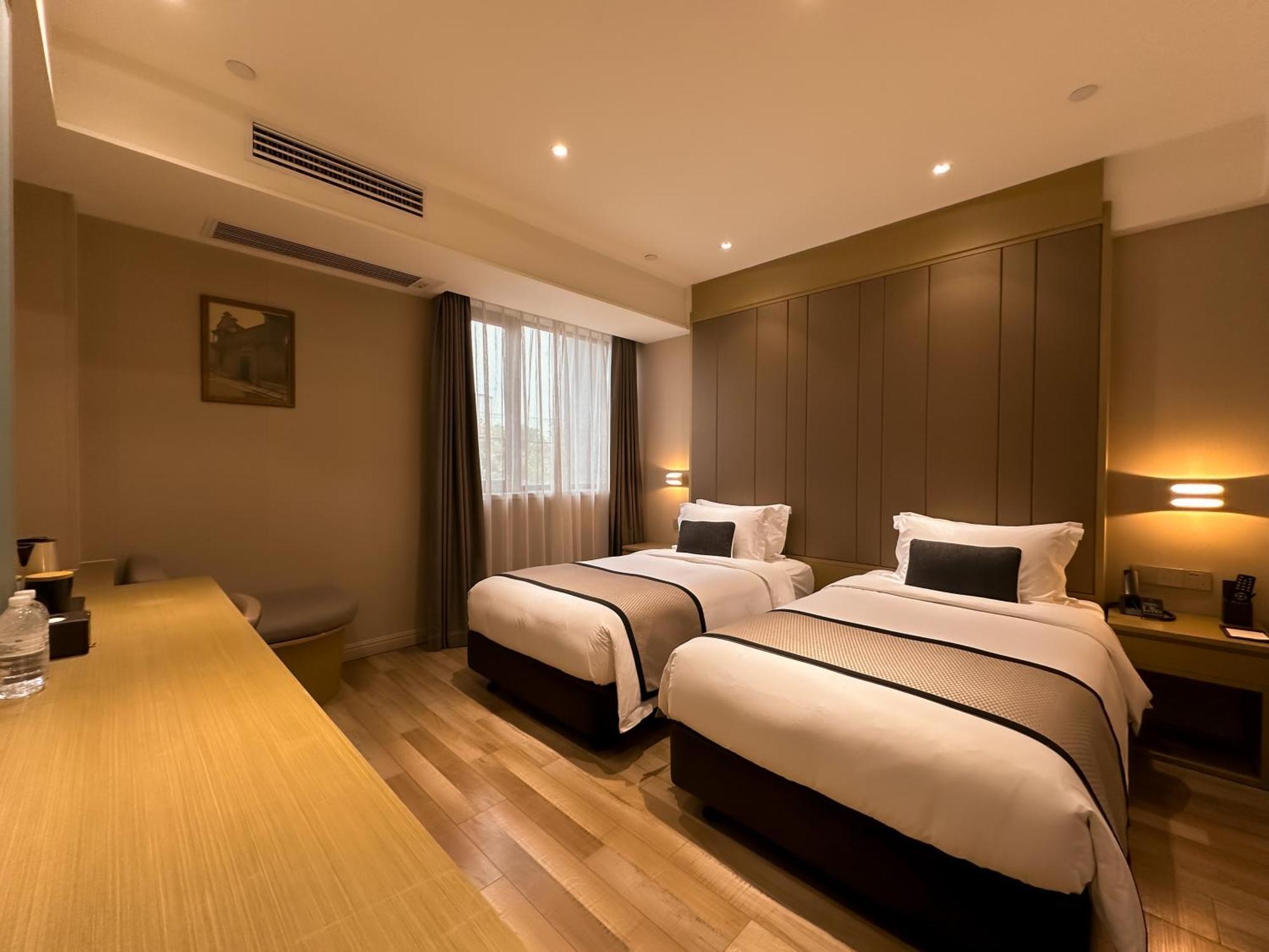 Shanghai-Deco Hotel-Free Shuttle Bus To Pudong Airport And Disneyland Exteriör bild