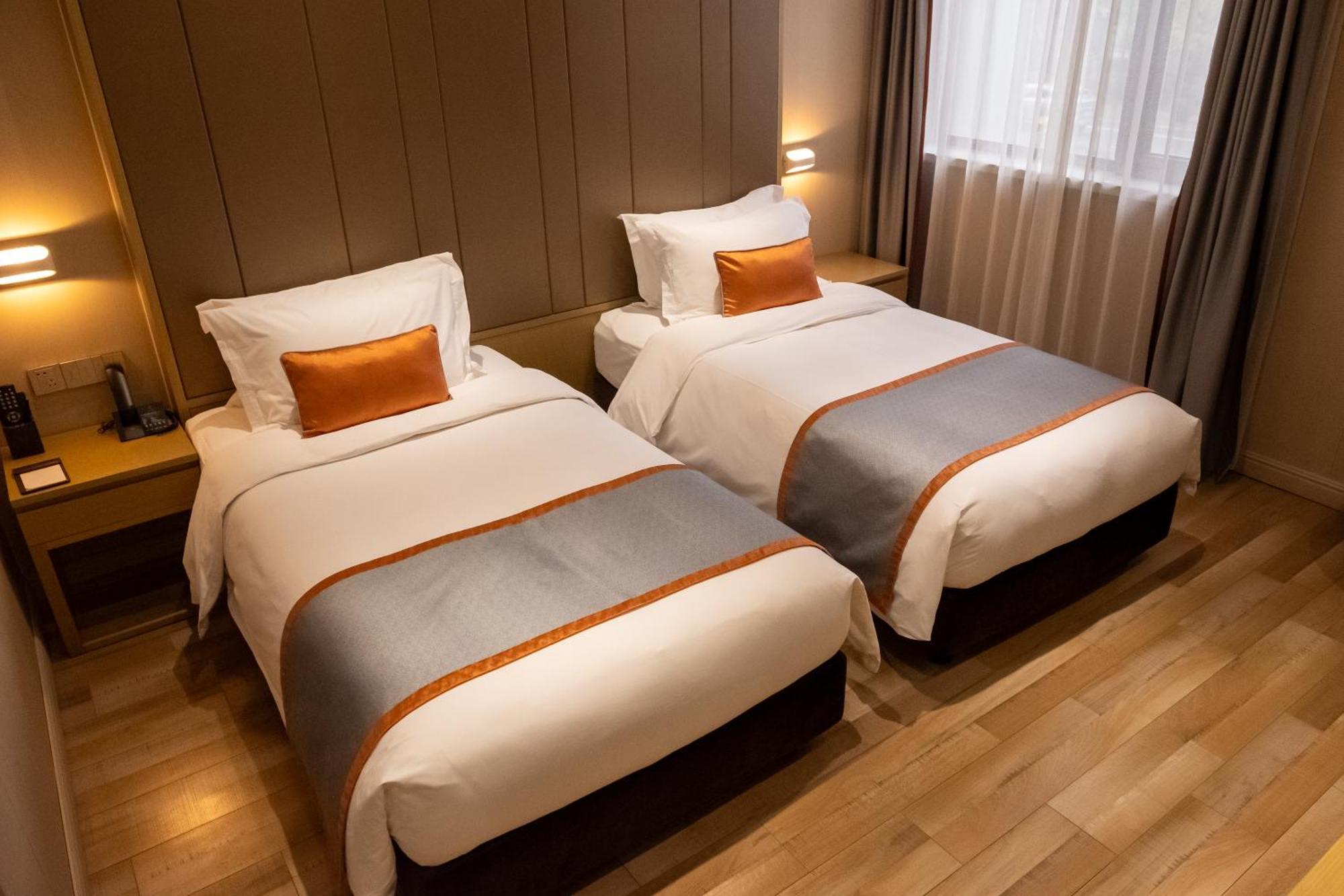 Shanghai-Deco Hotel-Free Shuttle Bus To Pudong Airport And Disneyland Exteriör bild