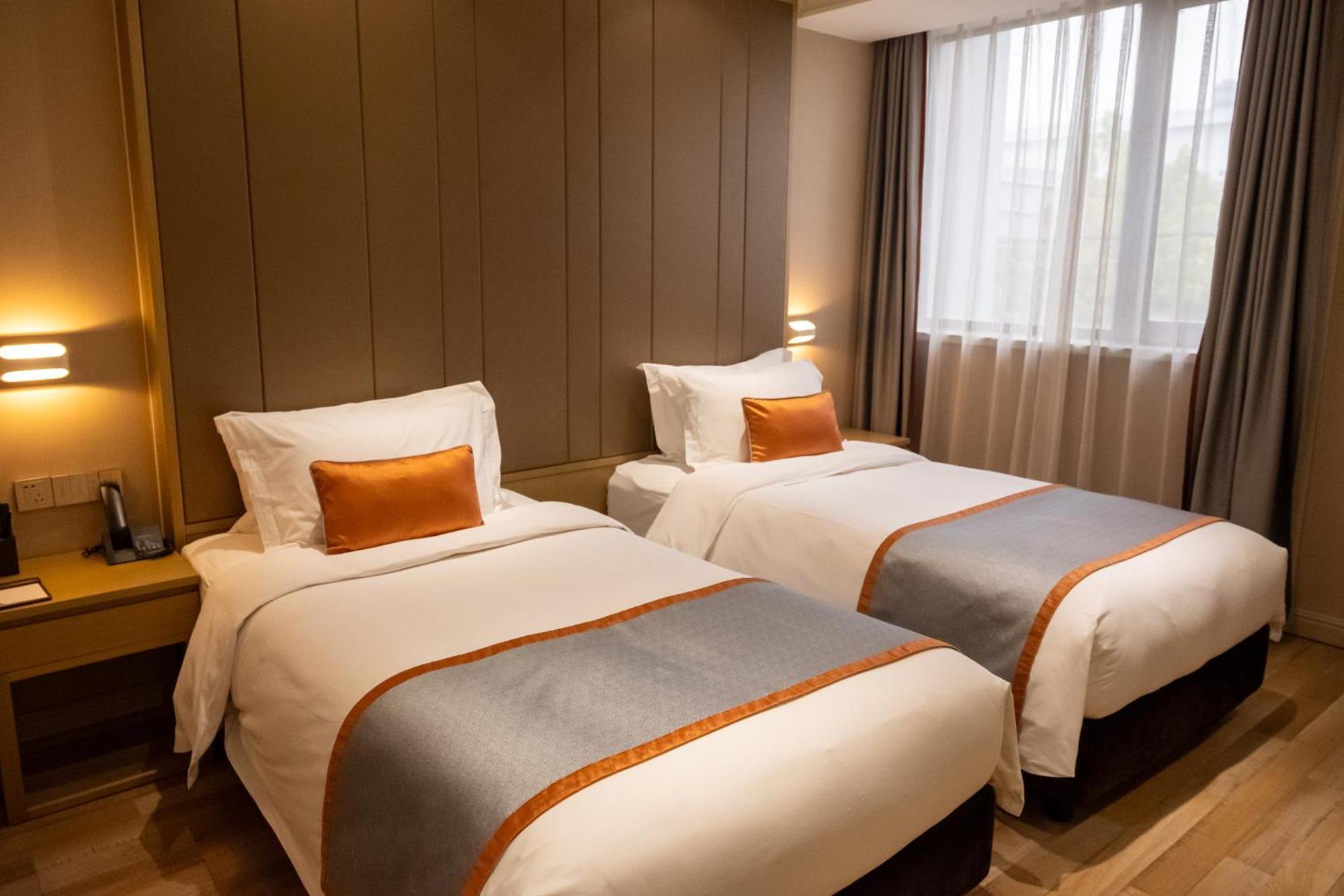 Shanghai-Deco Hotel-Free Shuttle Bus To Pudong Airport And Disneyland Exteriör bild