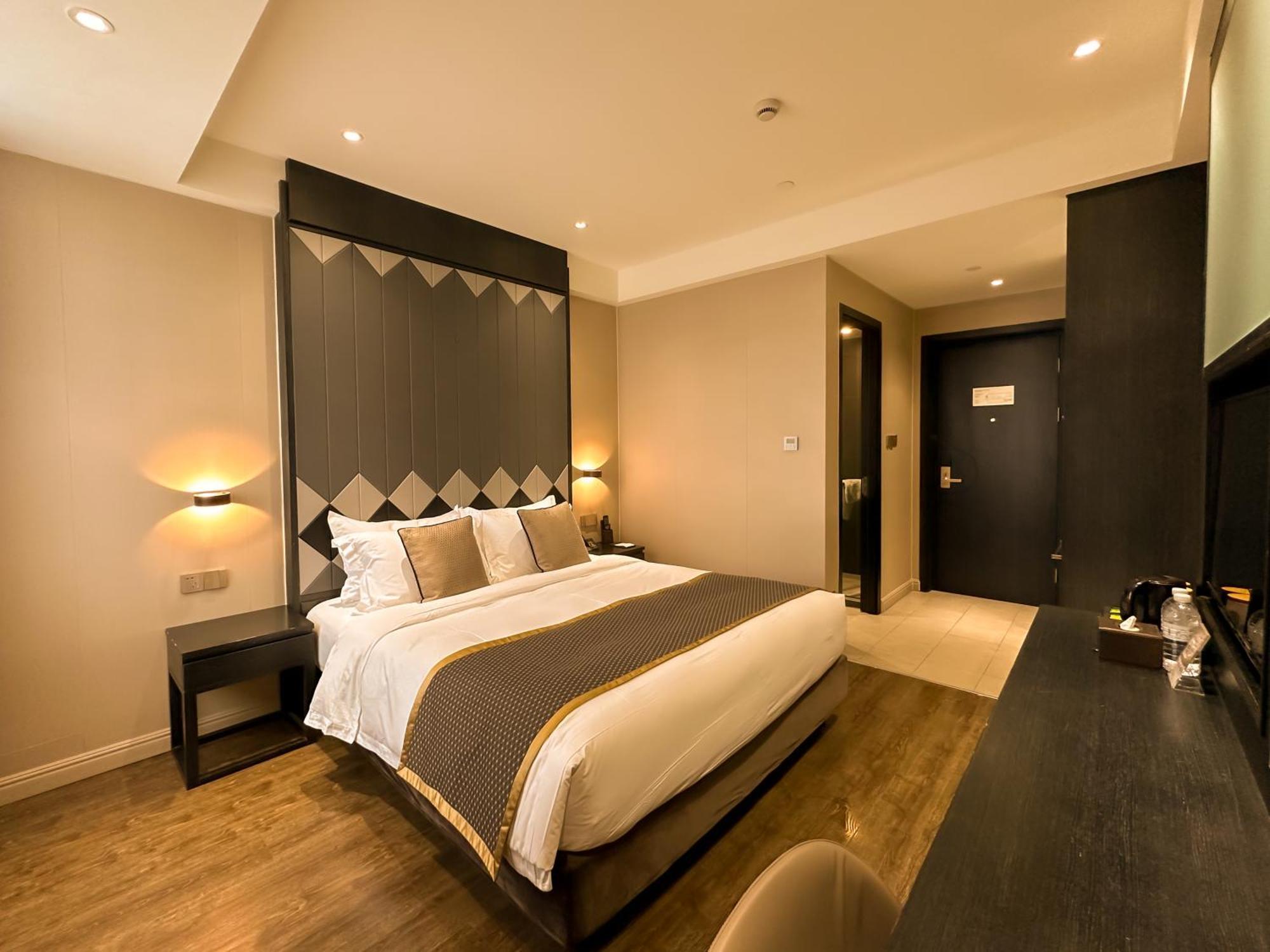 Shanghai-Deco Hotel-Free Shuttle Bus To Pudong Airport And Disneyland Exteriör bild