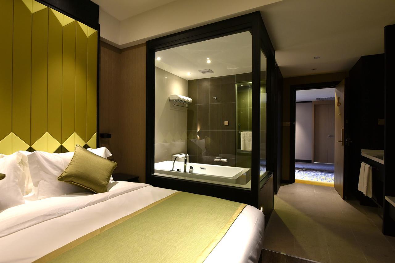 Shanghai-Deco Hotel-Free Shuttle Bus To Pudong Airport And Disneyland Exteriör bild