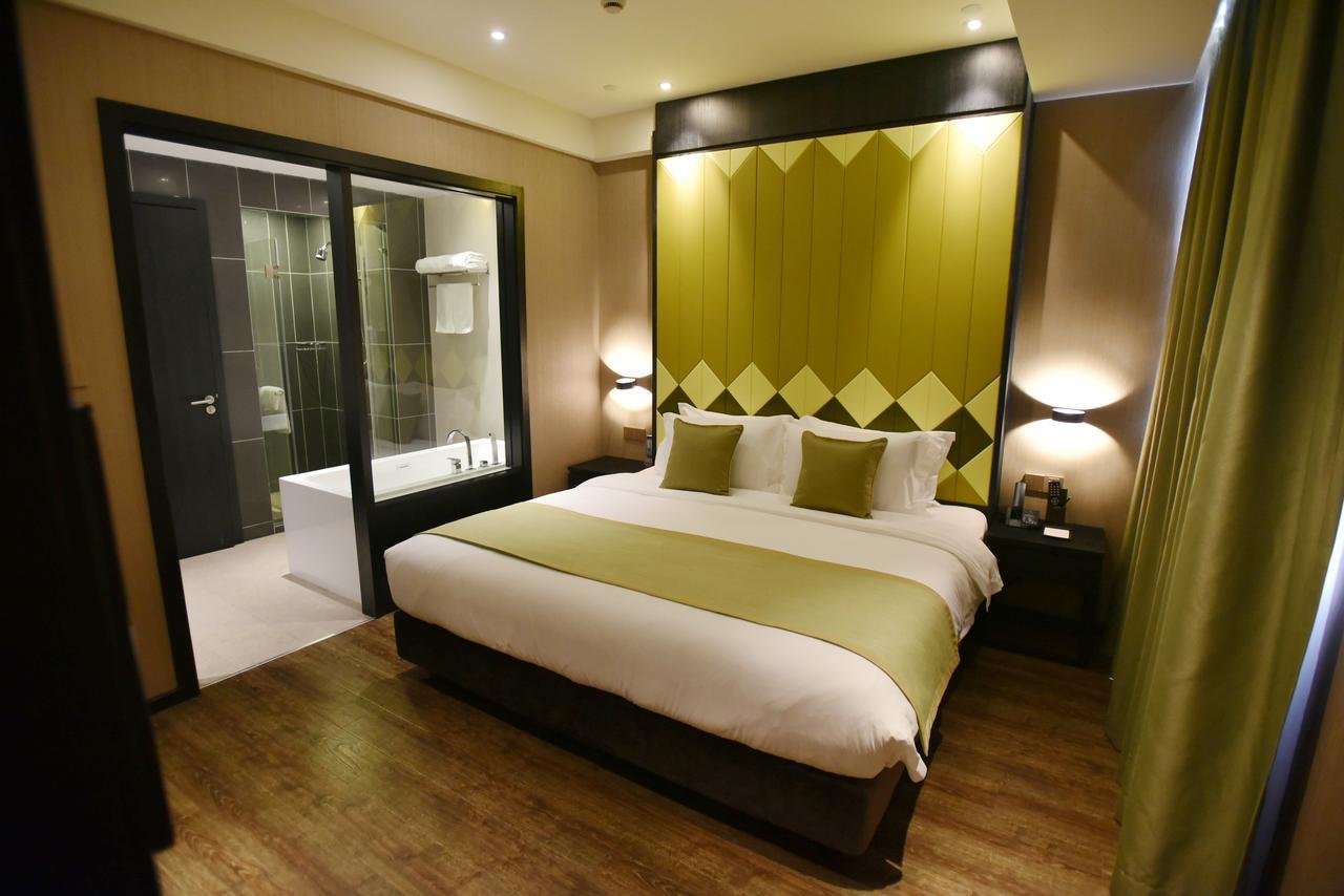 Shanghai-Deco Hotel-Free Shuttle Bus To Pudong Airport And Disneyland Exteriör bild