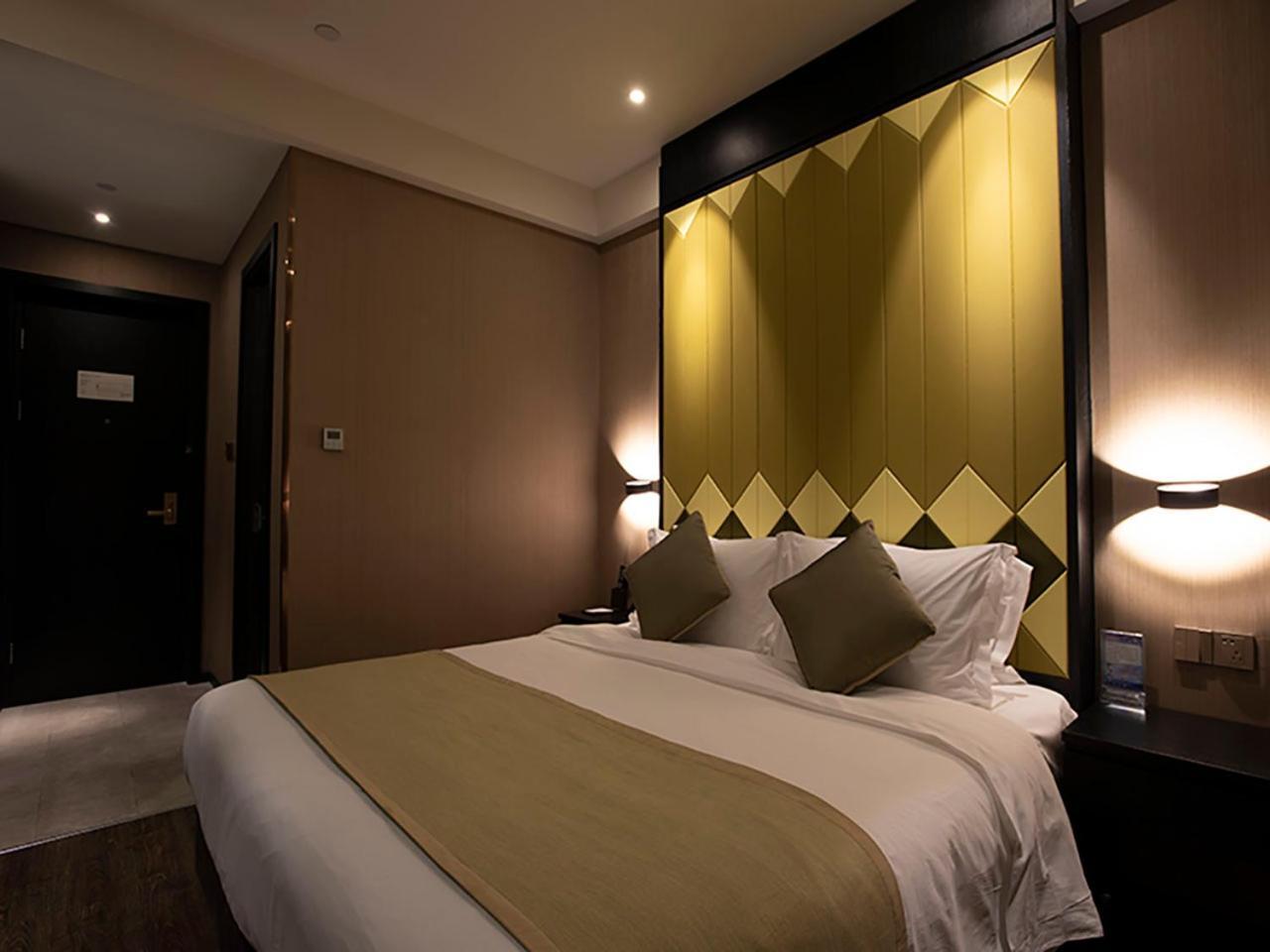 Shanghai-Deco Hotel-Free Shuttle Bus To Pudong Airport And Disneyland Exteriör bild